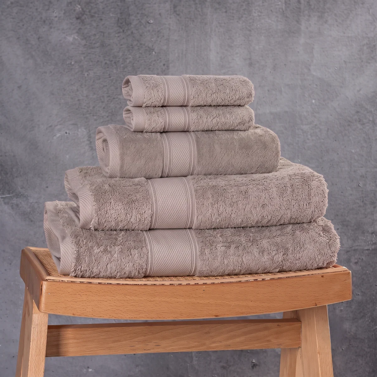 Set Of 5 Plain Towels 600 GSM